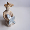Mujer con mariposa azul - Imagen 7
